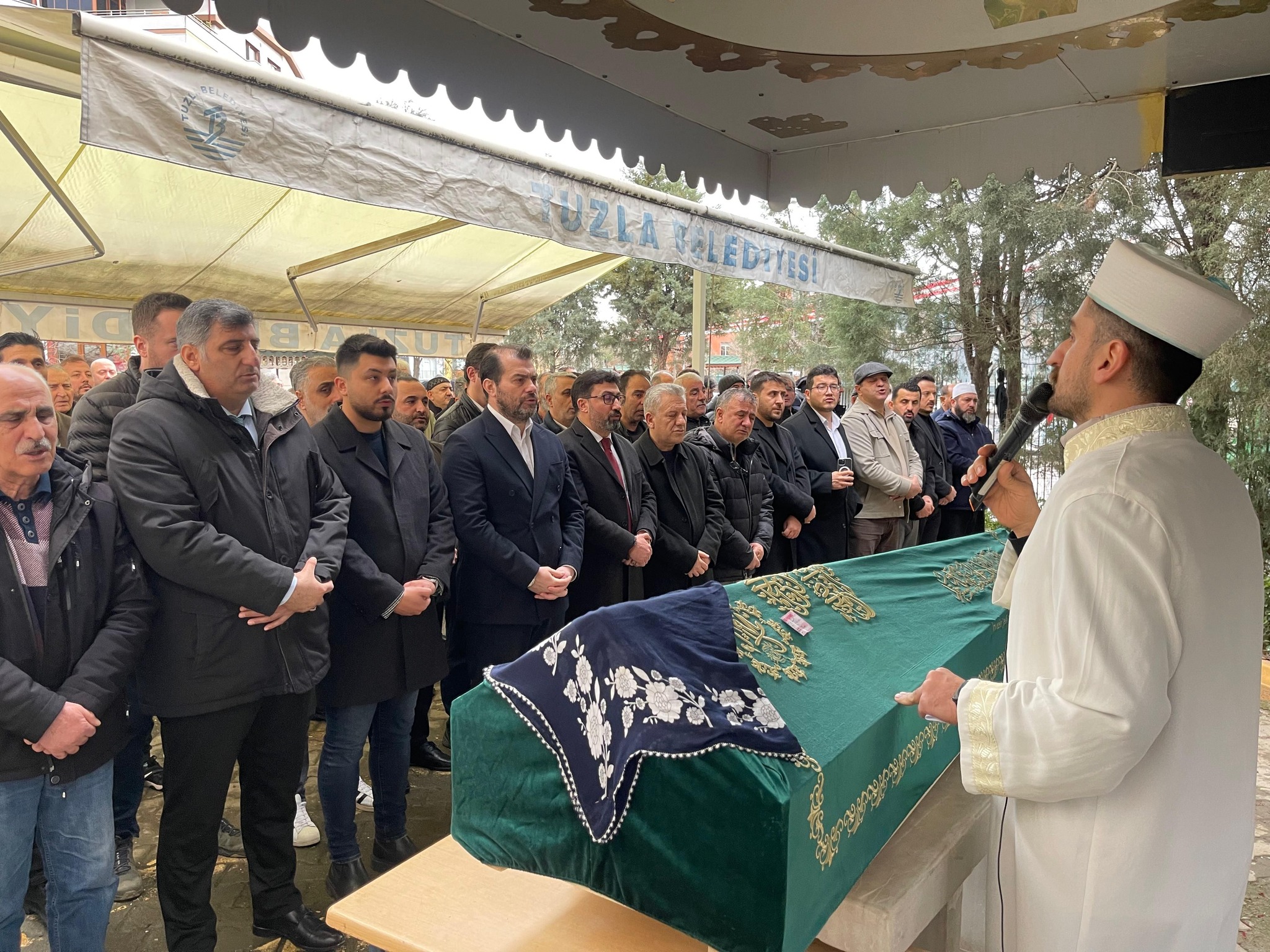 Geçmiş dönem AK Parti Tuzla İlçe Başkan Yardımcımız Alper GÖKÇE’nin kıymetli annesi Nebahat GÖKÇE’nin cenaze namazına katıldık