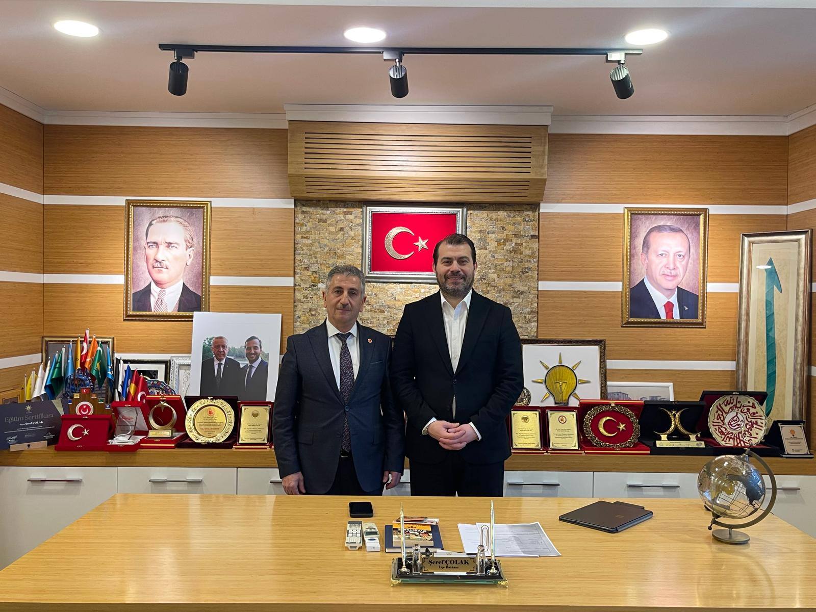 Saadet Partisi Tuzla İlçe Başkanı Resul KILIÇ ve kıymetli yönetimi,  İlçe Başkanımız Şeref ÇOLAK ’ı makamında ziyaret etti.