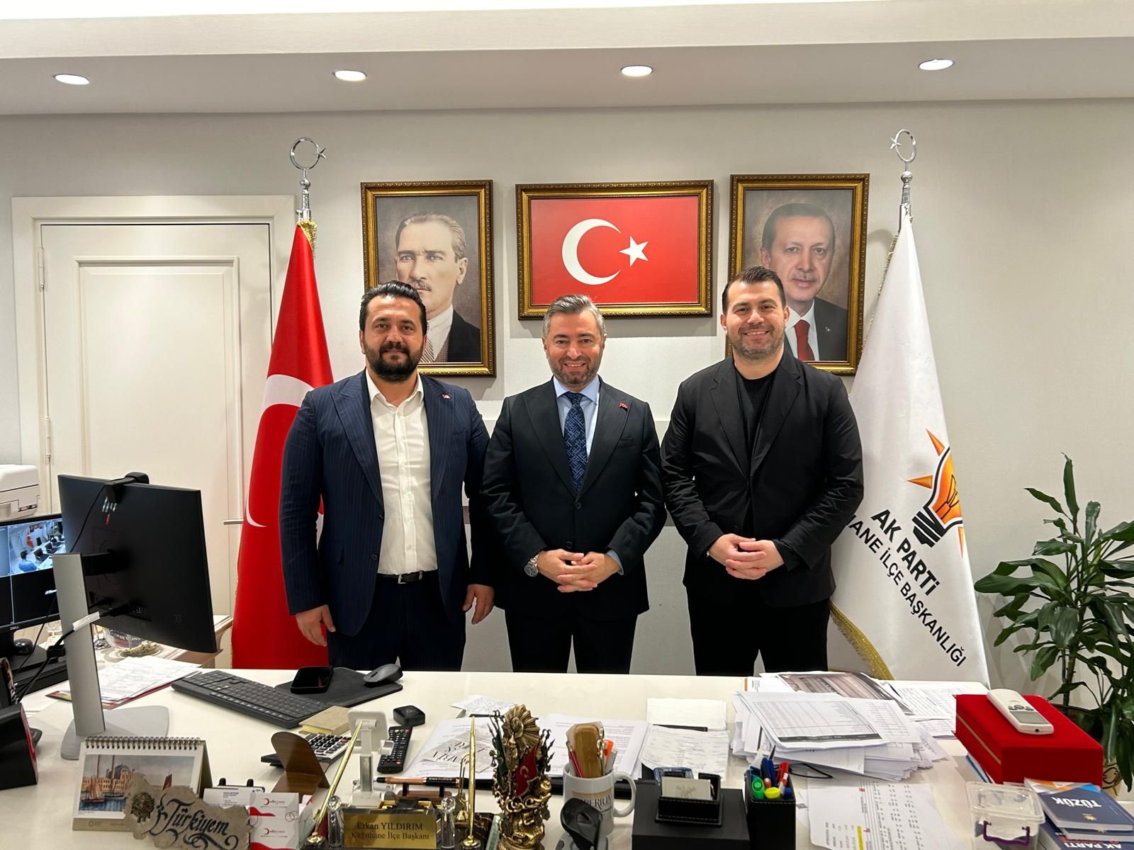 Kağıthane İlçe Başkanımız Erkan YILDIRIM’ı makamında ziyaret ettik.